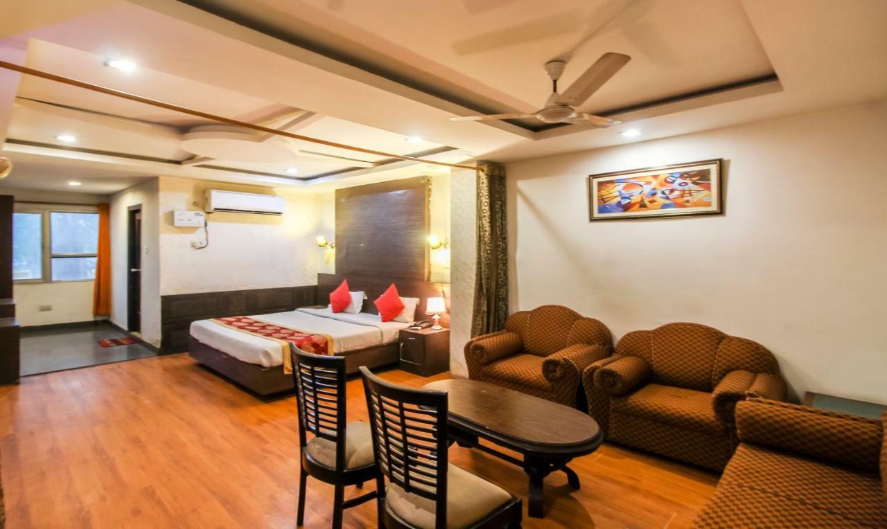 Hotel Monarch Inn Lucknow Exterior photo
